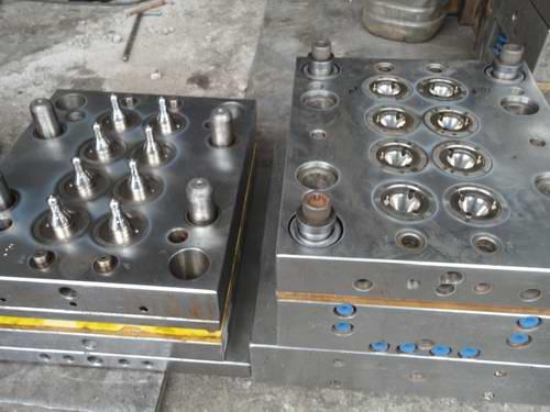 注塑（sù）模具鑲塊設計要點