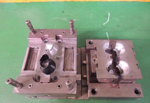 塑膠（jiāo）模具動模冷卻水道的結構形式