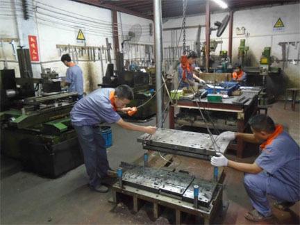 塑膠注塑模（mó）具擺（bǎi）杆先複位機構