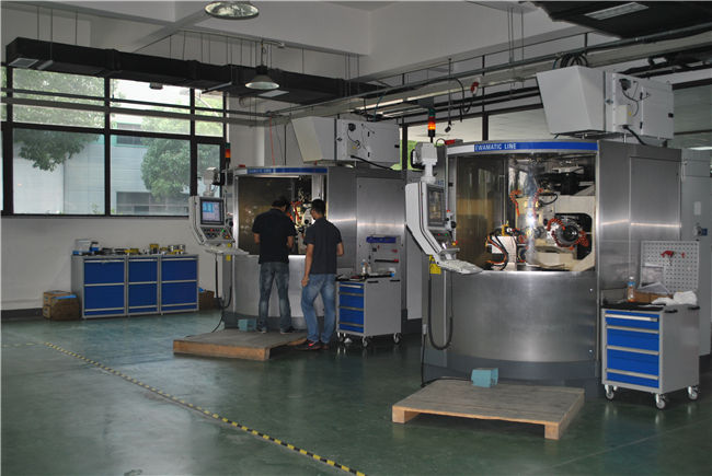 塑膠注塑模具製造（zào）滑塊用油壓油缸（gāng）抽芯機構